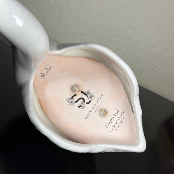 Sincerely Jules Home Graceful Swan Soy Blend Candle White Gold Accent Swangirl - Picture 4 of 4